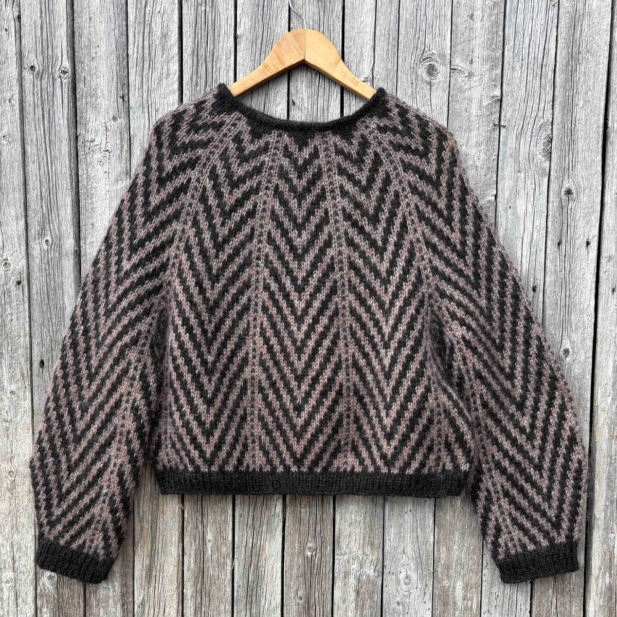 Arrow Sweater with yarn kits in Lett and Luftig