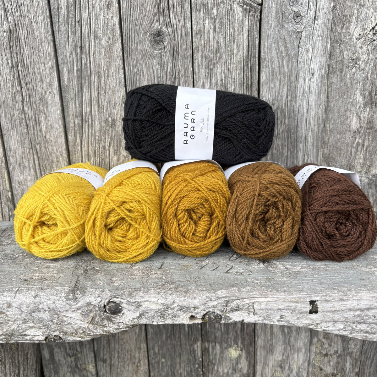 Mystery sweater with colourwork pattern