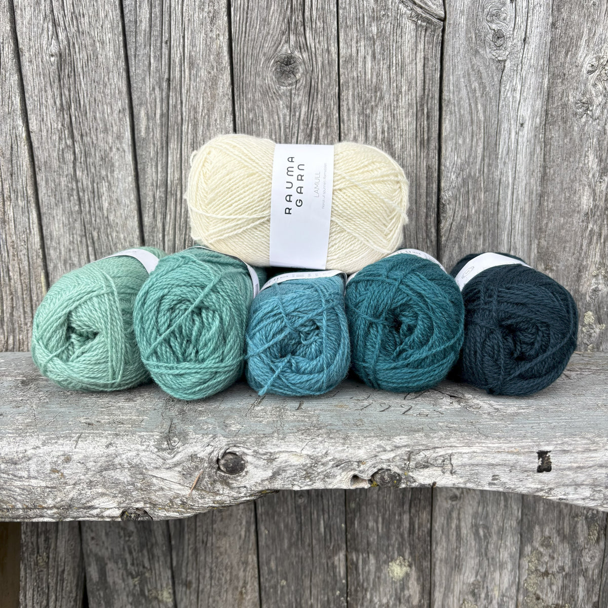 Mystery sweater with colourwork pattern